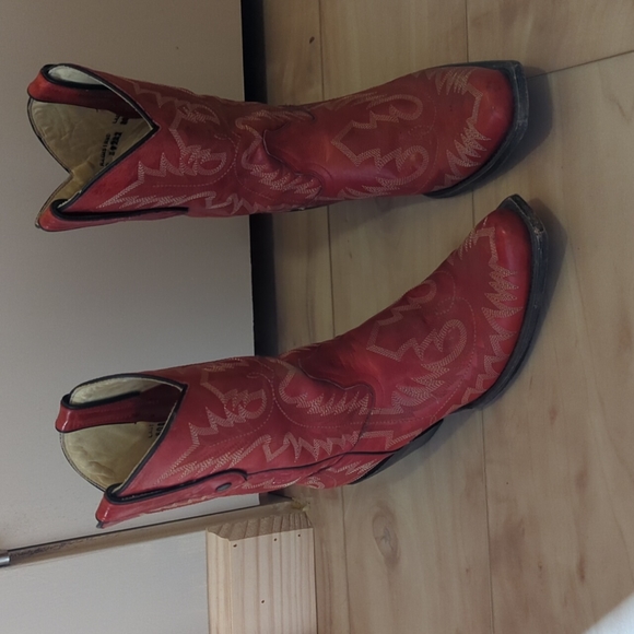 Corral Shoes - Red corral boots